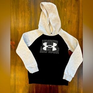 Under Armour black & gray hoodie w/ brand graphic on front (Boys Size 7)